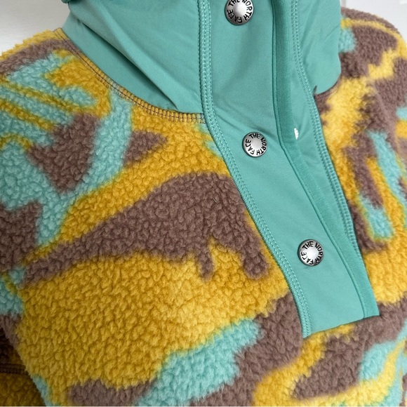 The North Face Fleece 1/4 Snap Pullover - Picture 9 of 13